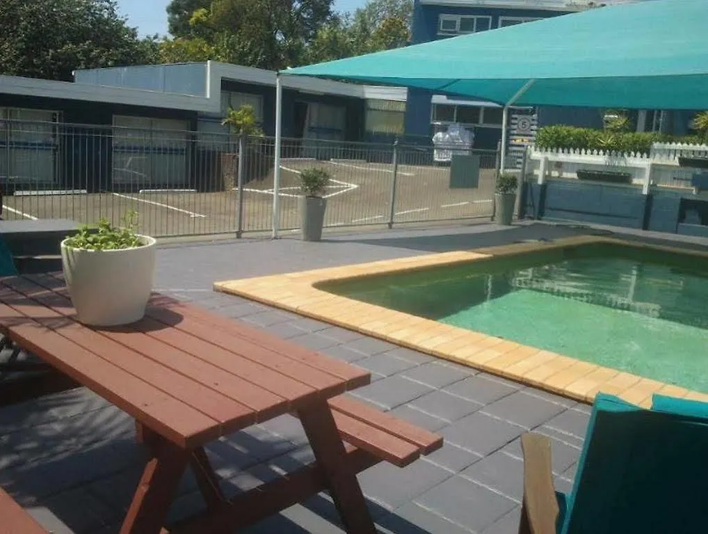 בריסביין Aspley Motor Inn 3*,